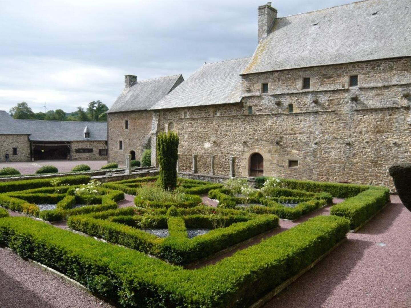 Decouverte D'Un Haras Proche Du Mont St Michel Hambye Exterior photo